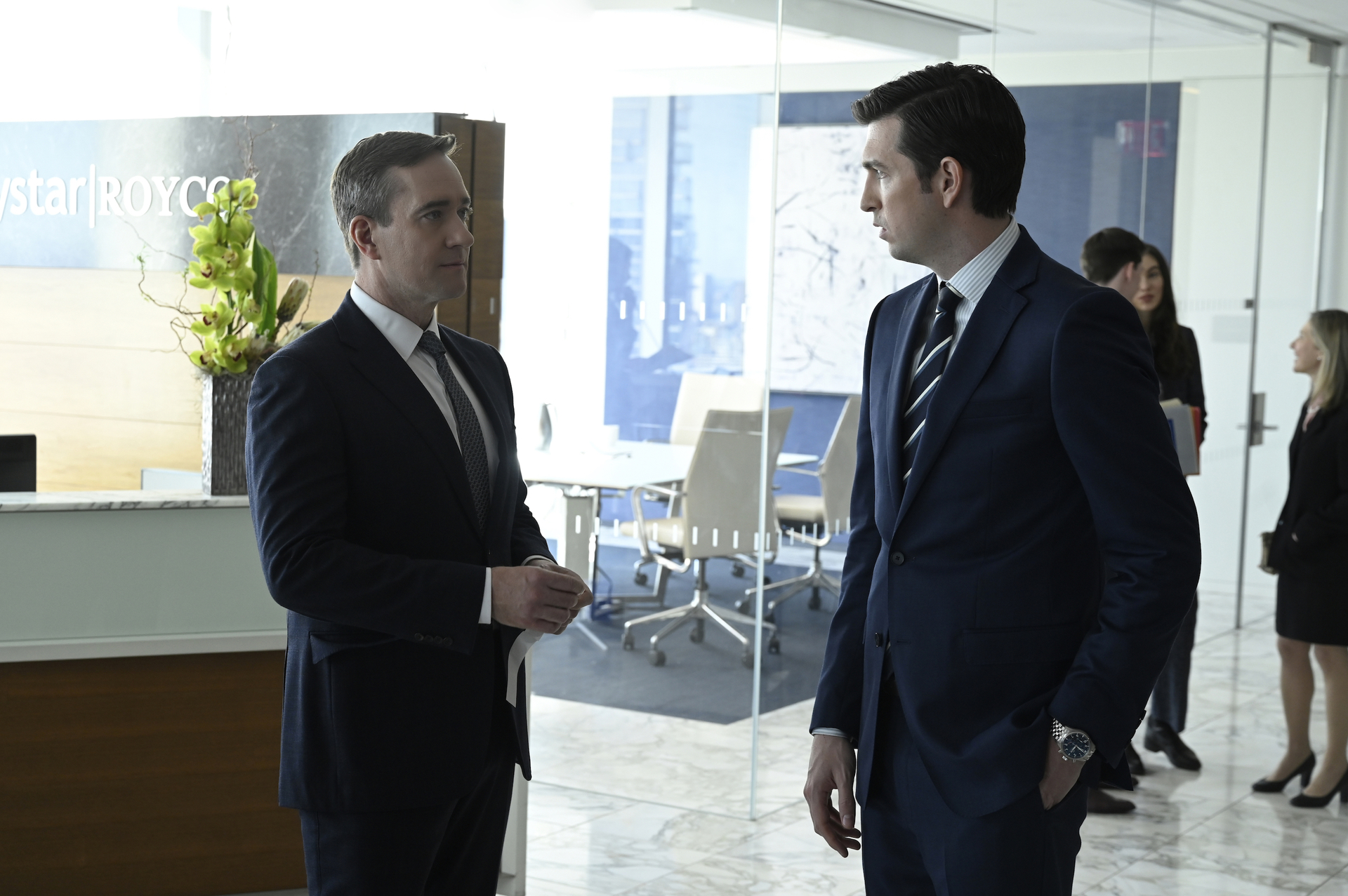 Matthew Macfadyen as Tom Wambsgans and Nicholas Braun as Greg Hirsch in Succession season 4 episode 10