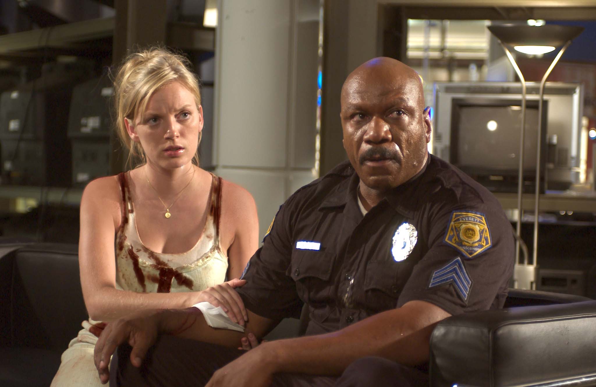 Sarah Polley as Ana Clark and Ving Rhames as Kenneth Hall in Dawn of the Dead