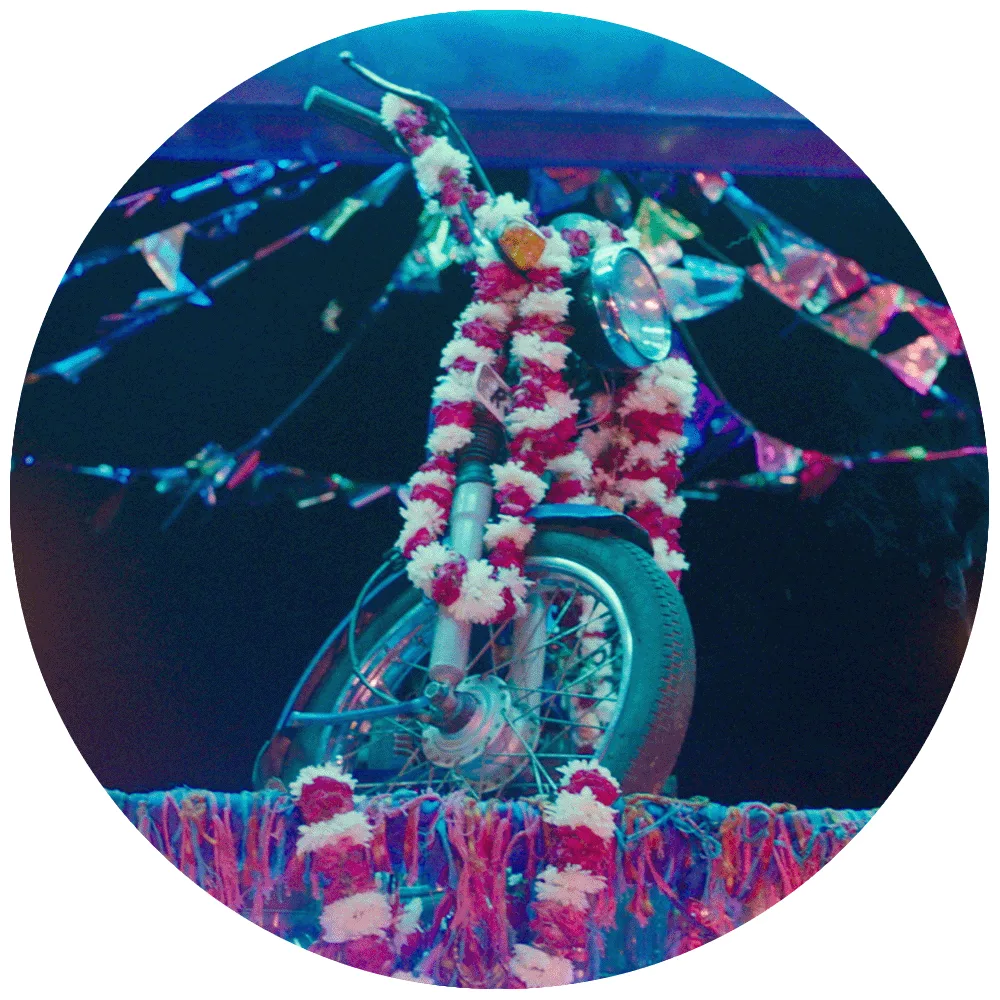 Thakur Sa's motorbike in Dug Dug (2021)